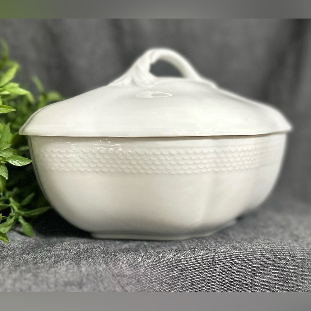 Kaiser porcelain lidded dish / trinket box. Made in Germany